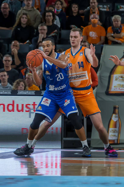 对立的舞台 对立的舞台