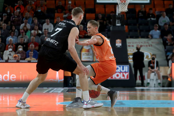 许多球迷与 许多球迷与