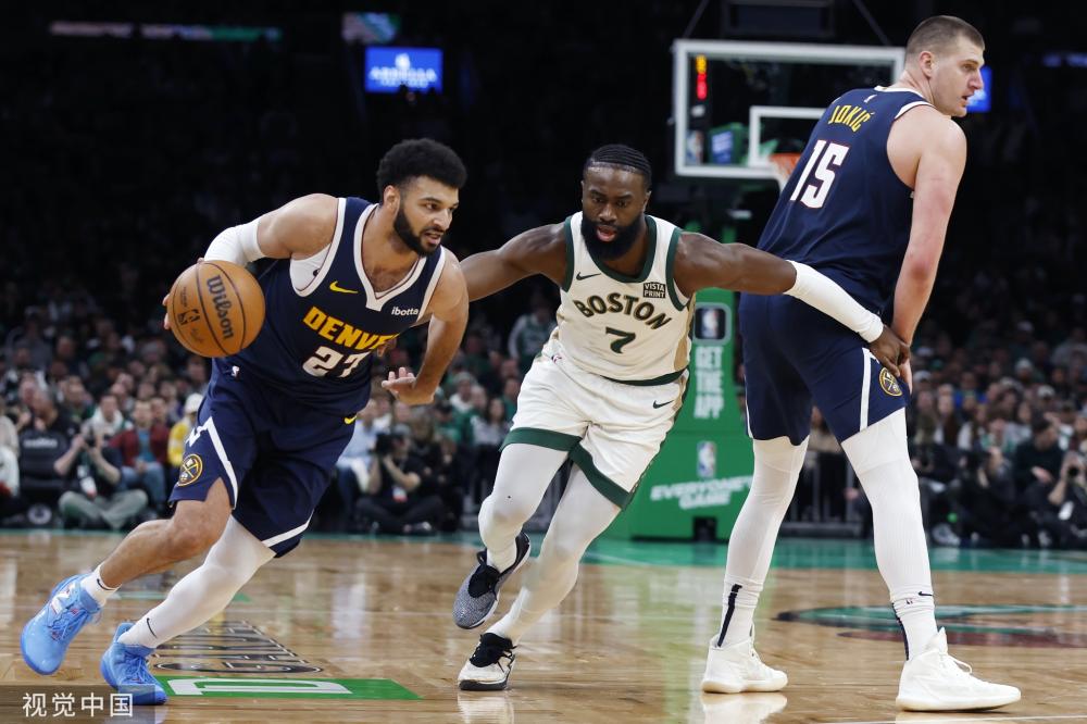 人在球场上 人在球场上